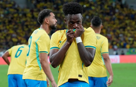 Brasil goleia Panamá no Maracanã e anima torcida antes da Copa do Mundo 